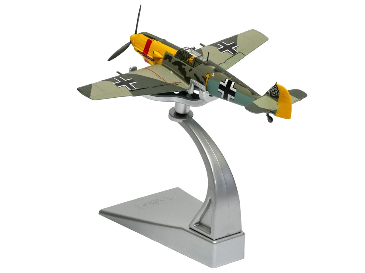 Messerschmitt Bf 109E-4/B Jabo Fighter-Bomber Aircraft "Oberleutnant Walter Rupp 3./JG53 RAF Manston Battle of Britain" (1940) German Luftwaffe "The Aviation Archive" Series 1/72 Diecast Model