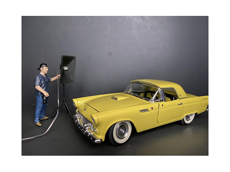 "Weekend Car Show" Figurine V for 1/24 Scale Models