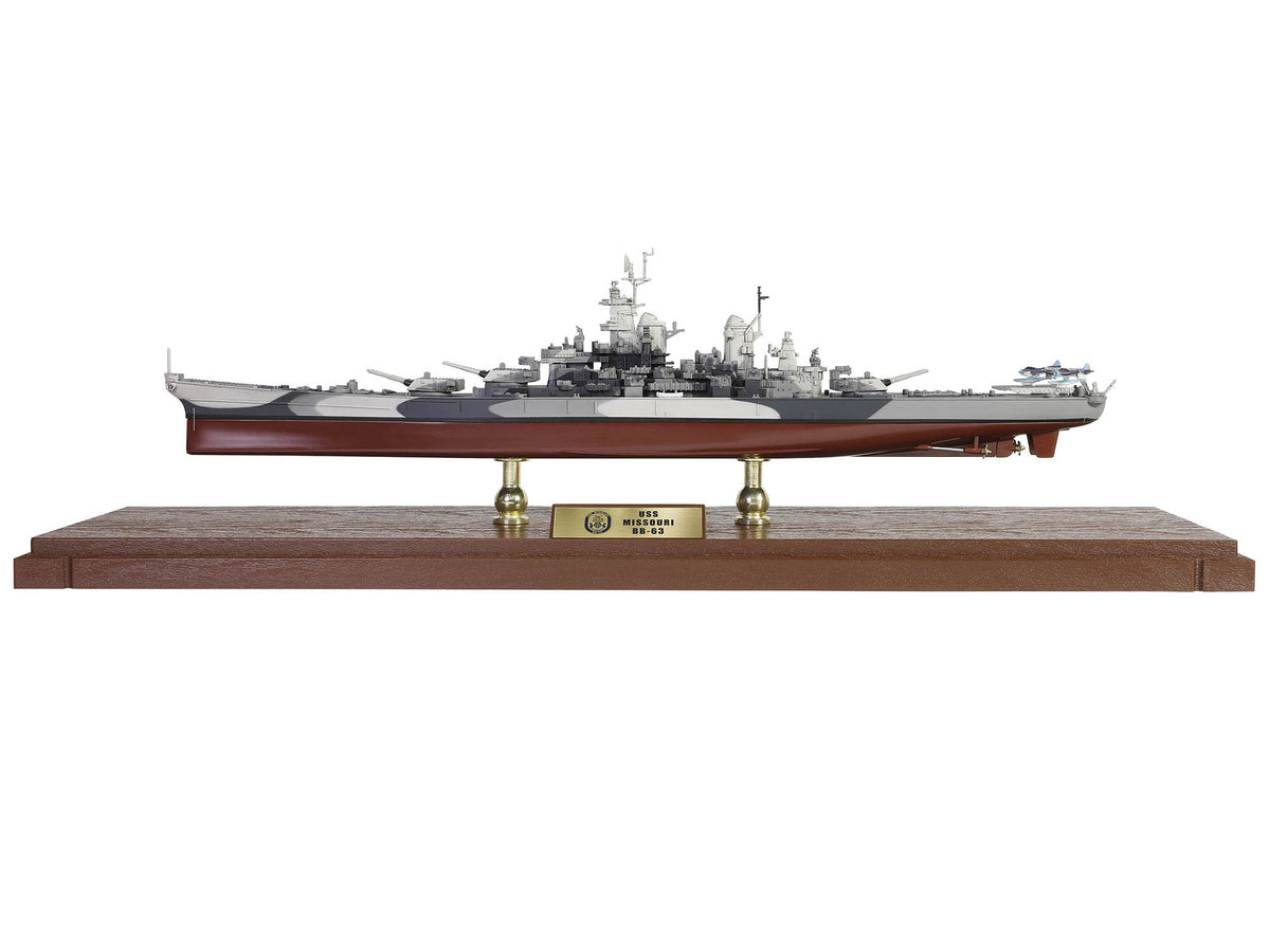 USS Missouri (BB-63) Iowa-class Battleship "Battle of Okinawa" (1945) United States Navy (Full Hull Edition) "Battleship" Series 1/700 Diecast Model
