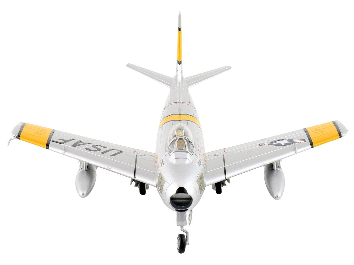 North American F-86E Sabre Fighter Aircraft "51-2752 Colonel George Andrew Davis Jr. 4th FIG 334th FIS" (1952) United States Air Force "Air Power Series" 1/72 Diecast Model