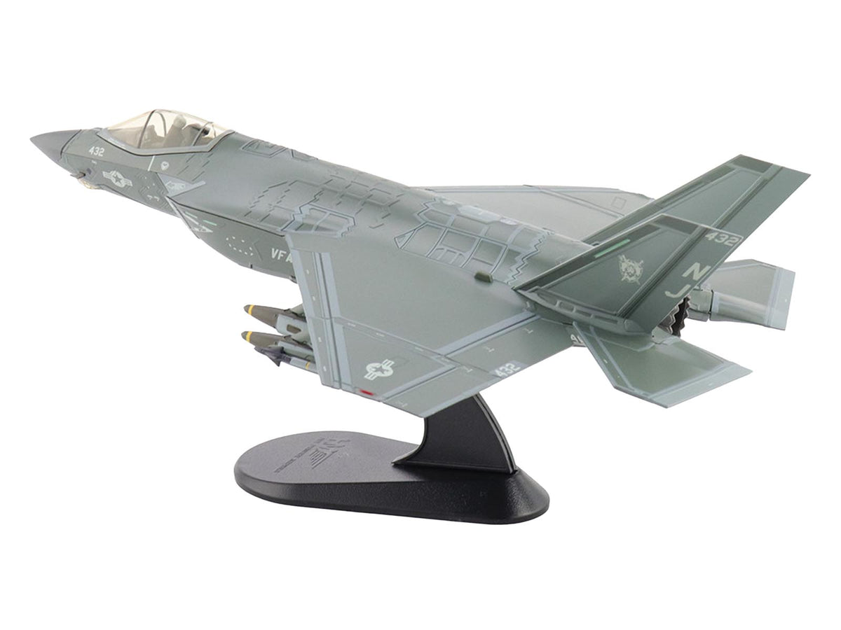 Lockheed F-35C Lightning II Aircraft "169034 VFA-125 Rough Raiders" (2022) United States Navy "Air Power Series" 1/72 Diecast Model