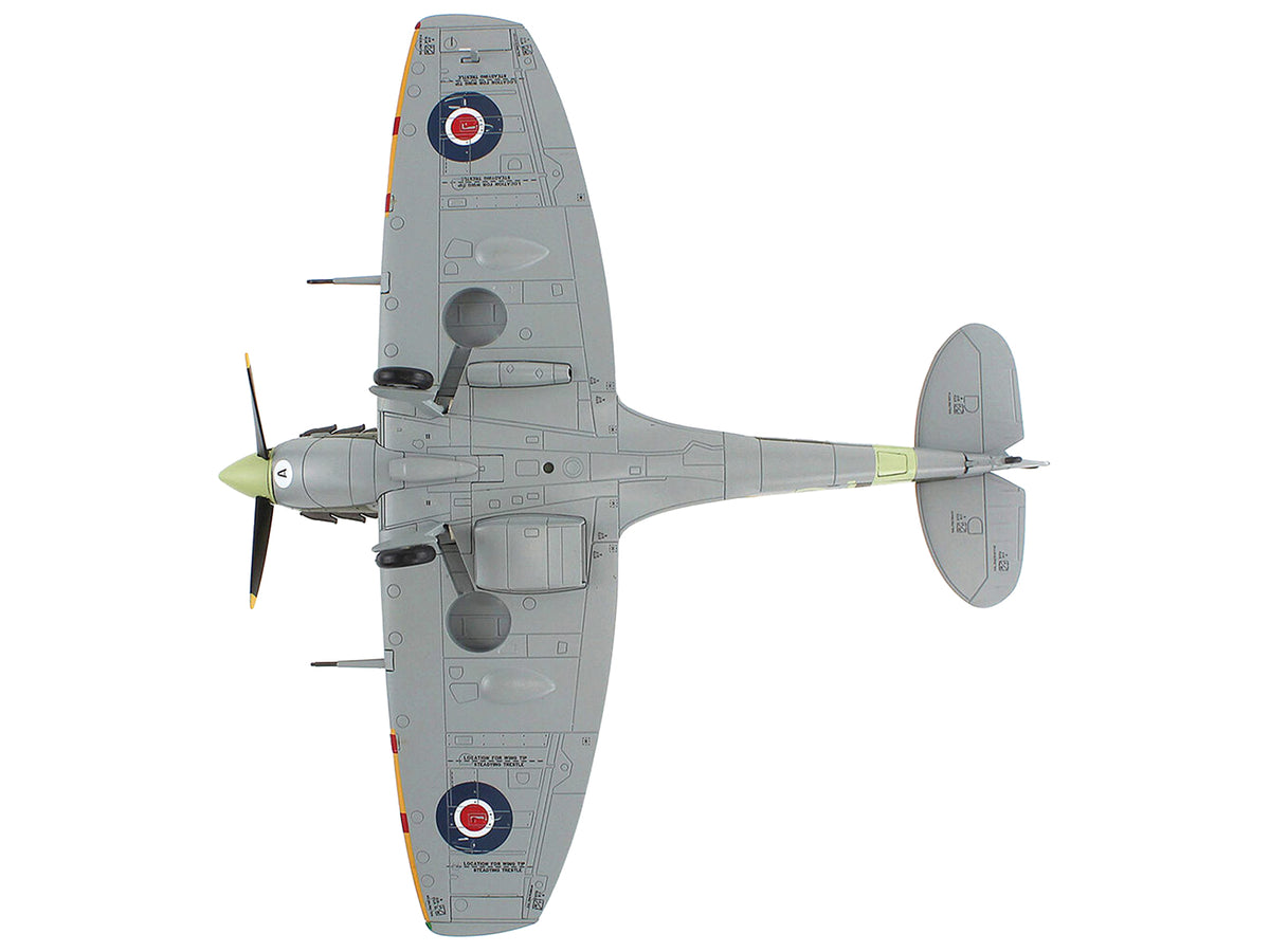 Supermarine Spitfire Mk Vb Fighter Aircraft "EN921 Flying Officer Jack Sheppard No. 401 Squadron" (1943) Royal Canadian Air Force "Air Power Series" 1/48 Diecast Model
