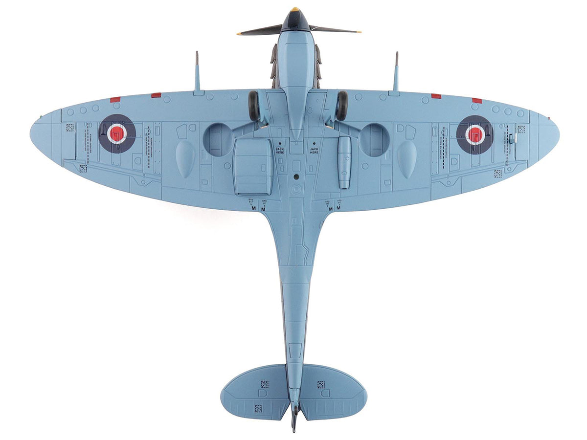 Supermarine Spitfire Mk.Vb Trop Fighter Aircraft "EP706 George Beurling No. 249 Squadron Malta" (1942) British Royal Air Force "Air Power Series" 1/48 Diecast Model