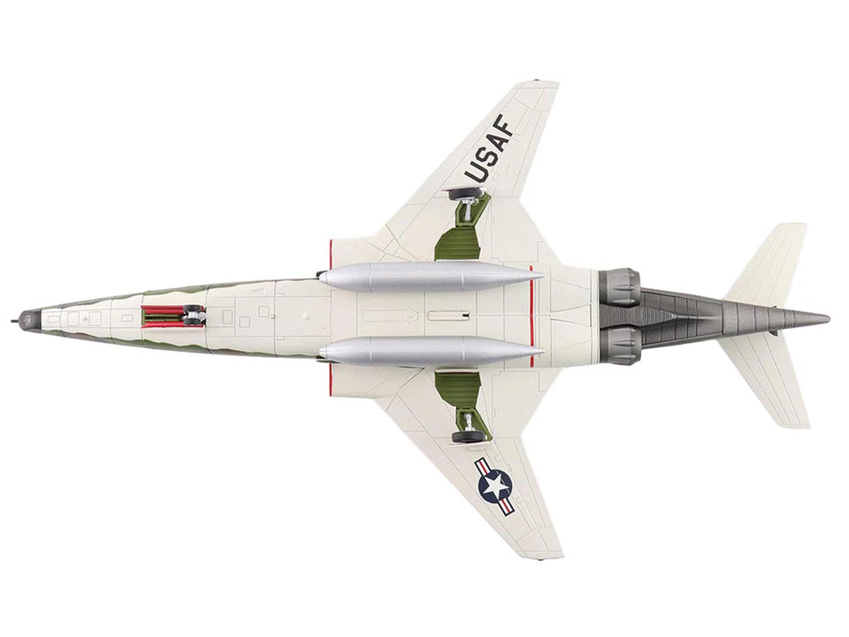 McDonnell RF-101A Voodoo Fighter Aircraft "54-1512 363rd Tactical Reconnaissance Wing Udorn Royal Thai Air Force Base" (1965) United States Air Force "Air Power Series" 1/72 Diecast Model