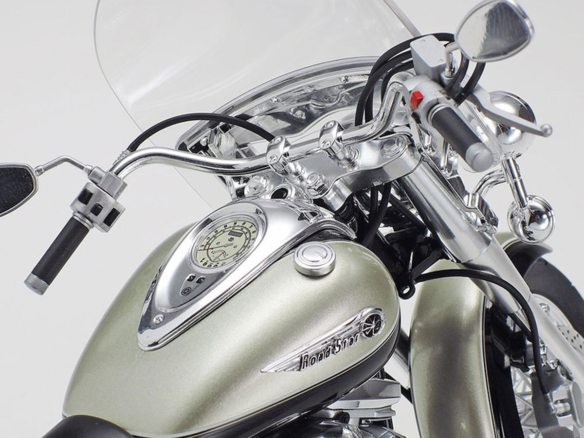 Model Kit Yamaha XV1600 RoadStar Custom Motorcycle 1/12 Scale Model