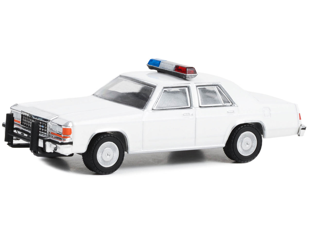 1980-1991 Ford LTD Crown Victoria Police White with Light Bar "Hot Pursuit" "Hobby Exclusive" Series 1/64 Diecast Model Car
