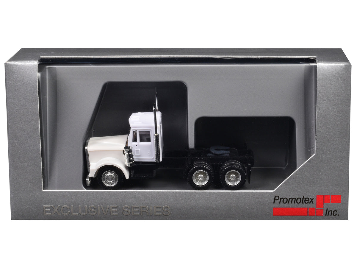 Kenworth W900 Short Day Cab White 1/87 (HO) Plastic Model Car