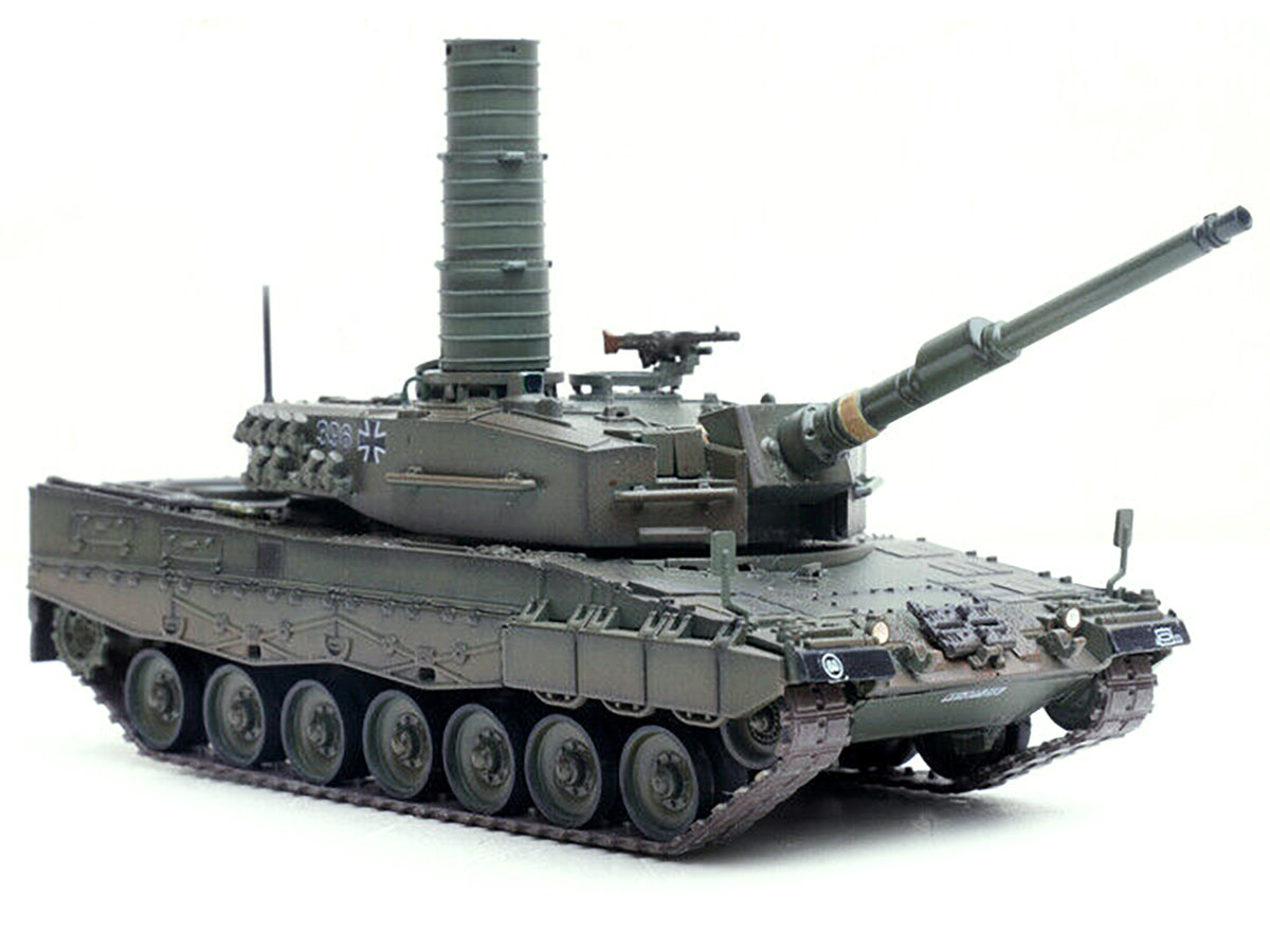 Leopard 2A4 Main Battle Tank with Snorkel "Green Camouflage" German Army "Armor Premium" Series 1/72 Diecast Model