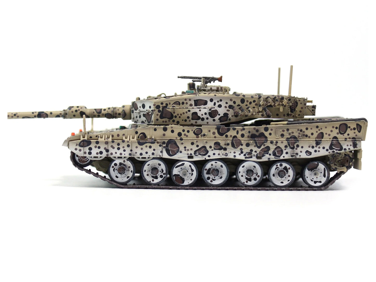 Leopard 2A4 Main Battle Tank "Jaguar Scheme" Austrian Army "Armor Premium" Series 1/72 Diecast Model