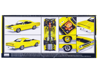 Level 4 Model Kit 1970 Plymouth Road Runner 1/24 Scale Model