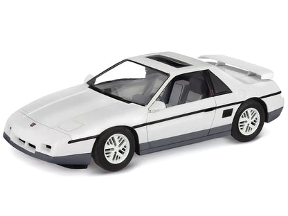 Level 4 Model Kit 1985 Pontiac Fiero GT 1/24 Scale Model