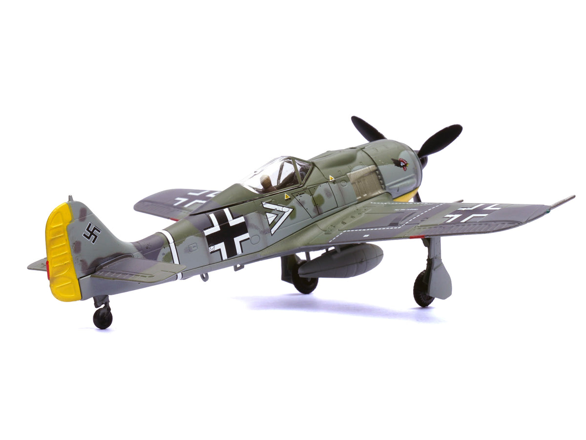 Focke-Wulf Fw 190A Aircraft "108-Victory Ace Hauptmann Hans 'Assi' Hahn Gruppenkommandeur III./JG 2 Richthofen France" (1942) German Luftwaffe 1/72 Diecast Model Airplane