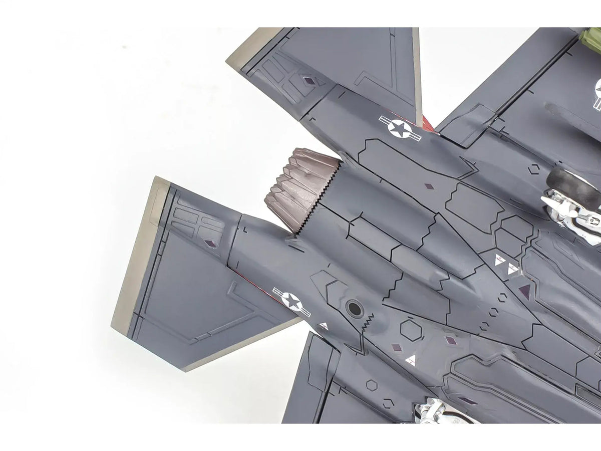 Level 4 Model Kit Lockheed Martin F-35A Lightning II Aircraft 1/72 Scale Model