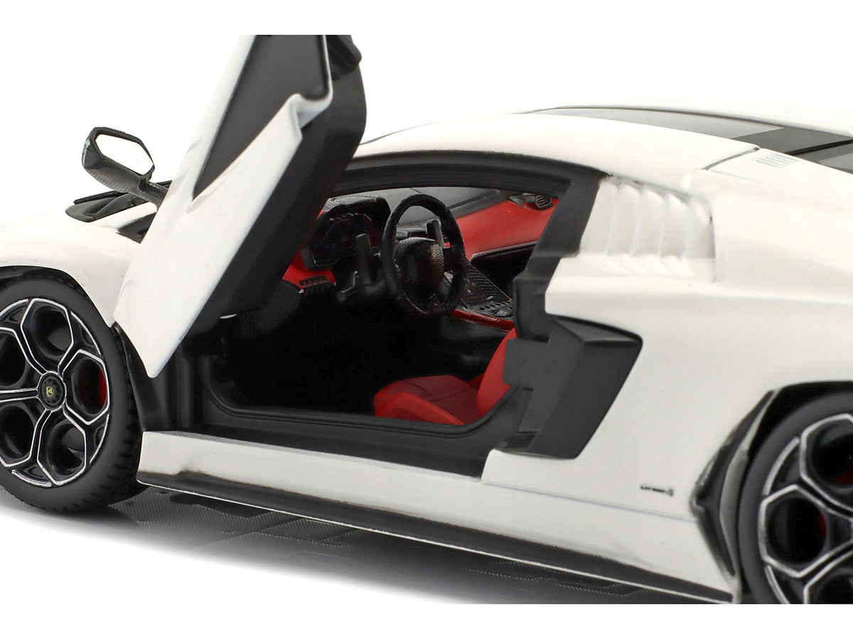 Lamborghini Countach LPI 800-4 White 1/24 Diecast Model Car