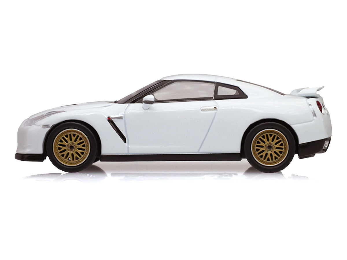 2007 Nissan GT-R (R35) Pearl White with Gold Wheels "Tokyo Torque" Series 10 1/64 Diecast Model Car