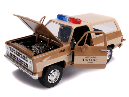 Hopper's Chevrolet Blazer with Police Badge "Hawkins Police Dept." "Stranger Things" (2016) TV Series 1/24 Diecast Model Car