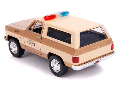 Hopper's Chevrolet Blazer "Hawkins Police Dept." "Stranger Things" (2016) TV Series "Hollywood Rides" 1/32 Diecast Model Car