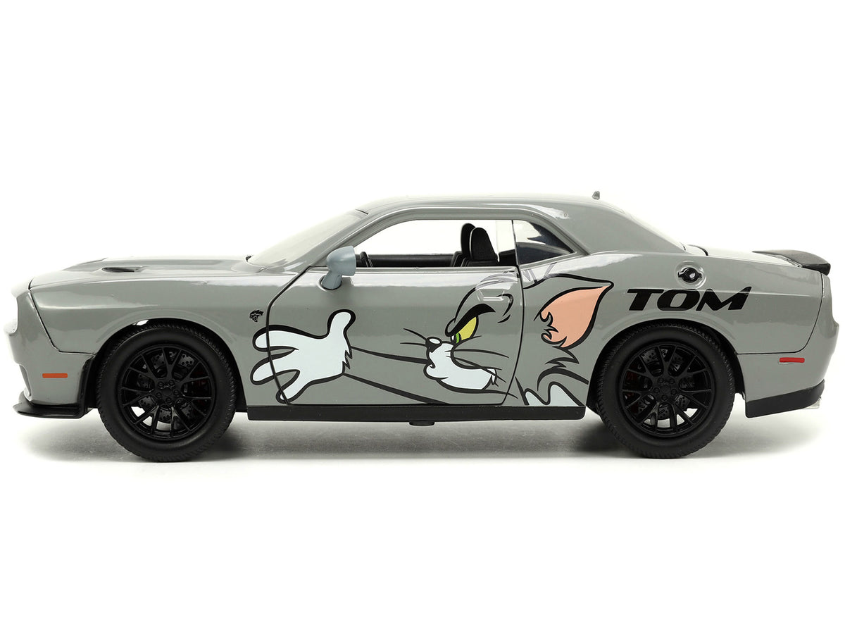 2015 Dodge Challenger Hellcat Gray with "Tom" Graphics and Jerry Diecast Figure "Tom and Jerry" "Hollywood Rides" Series 1/24 Diecast Model Car