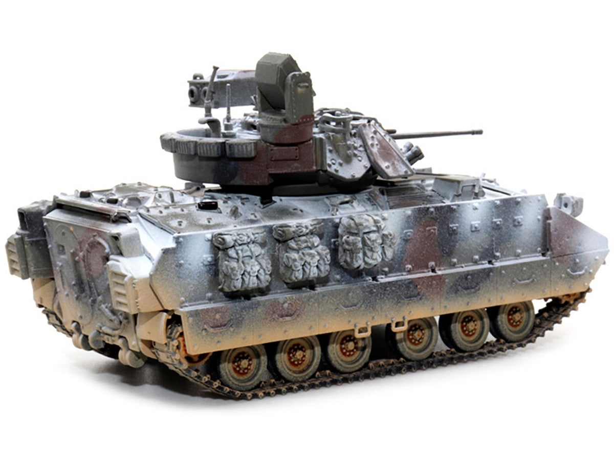 United States M2A3 Bradley IFV (Infantry Fighting Vehicle) Camouflage (Snowy Version) "NEO Dragon Armor" Series 1/72 Plastic Model