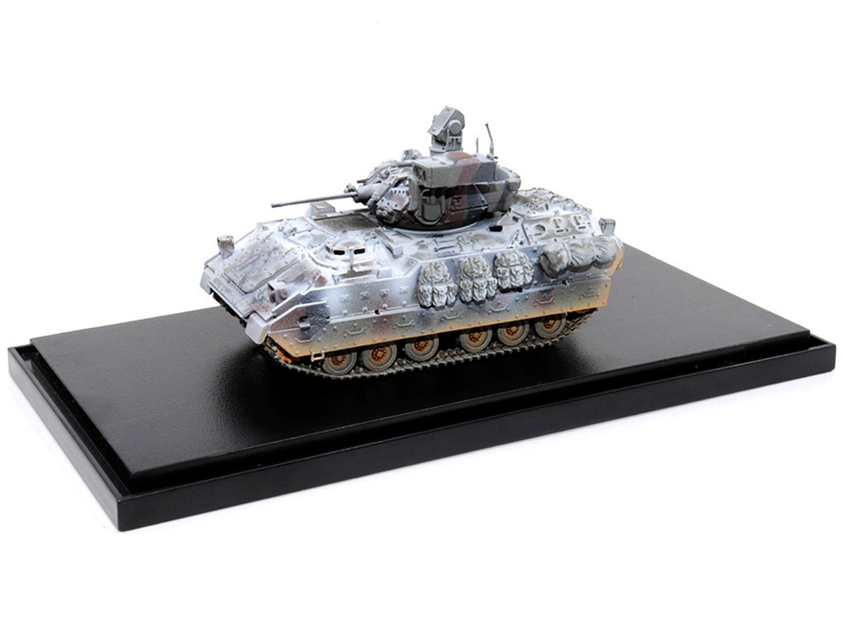 United States M2A3 Bradley IFV (Infantry Fighting Vehicle) Camouflage (Snowy Version) "NEO Dragon Armor" Series 1/72 Plastic Model