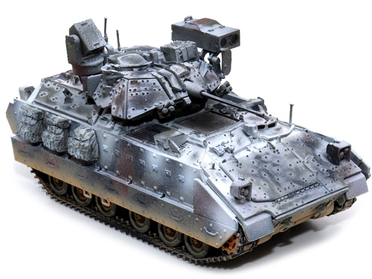 United States M2A3 Bradley IFV (Infantry Fighting Vehicle) Camouflage (Snowy Version) "NEO Dragon Armor" Series 1/72 Plastic Model