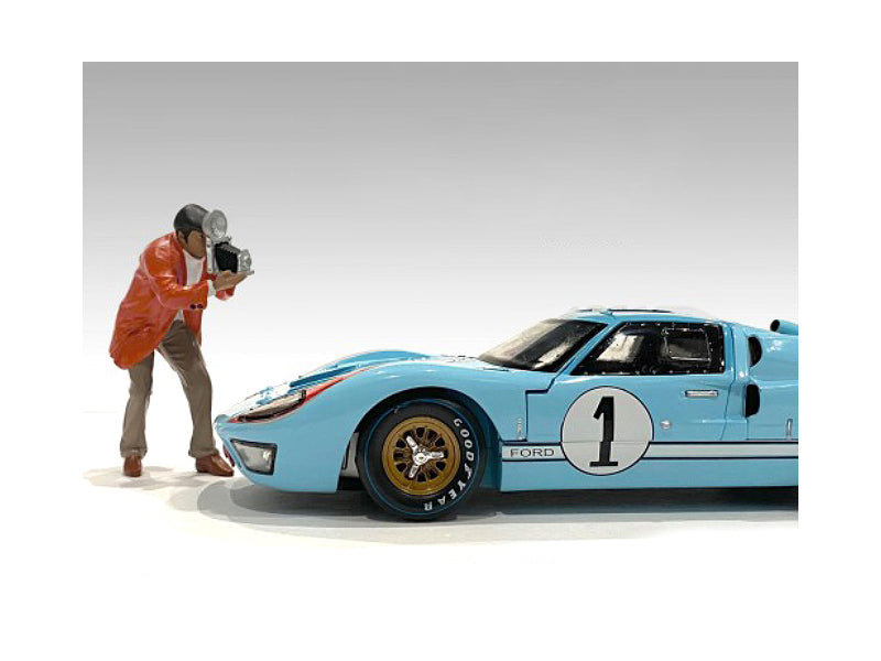 "Race Day 1" Figurine III for 1/24 Scale Models