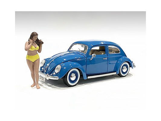 Beach Girl Amy Figurine for 1/24 Scale Models