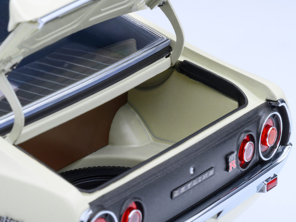 Nissan Skyline 2000GT-R (KPGC110) Tuned Version RHD (Right Hand Drive) White 1/18 Model Car