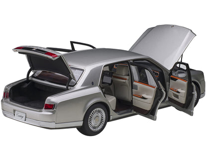 Toyota Century with Curtains RHD (Right Hand Drive) Silver Special Edition 1/18 Model Car