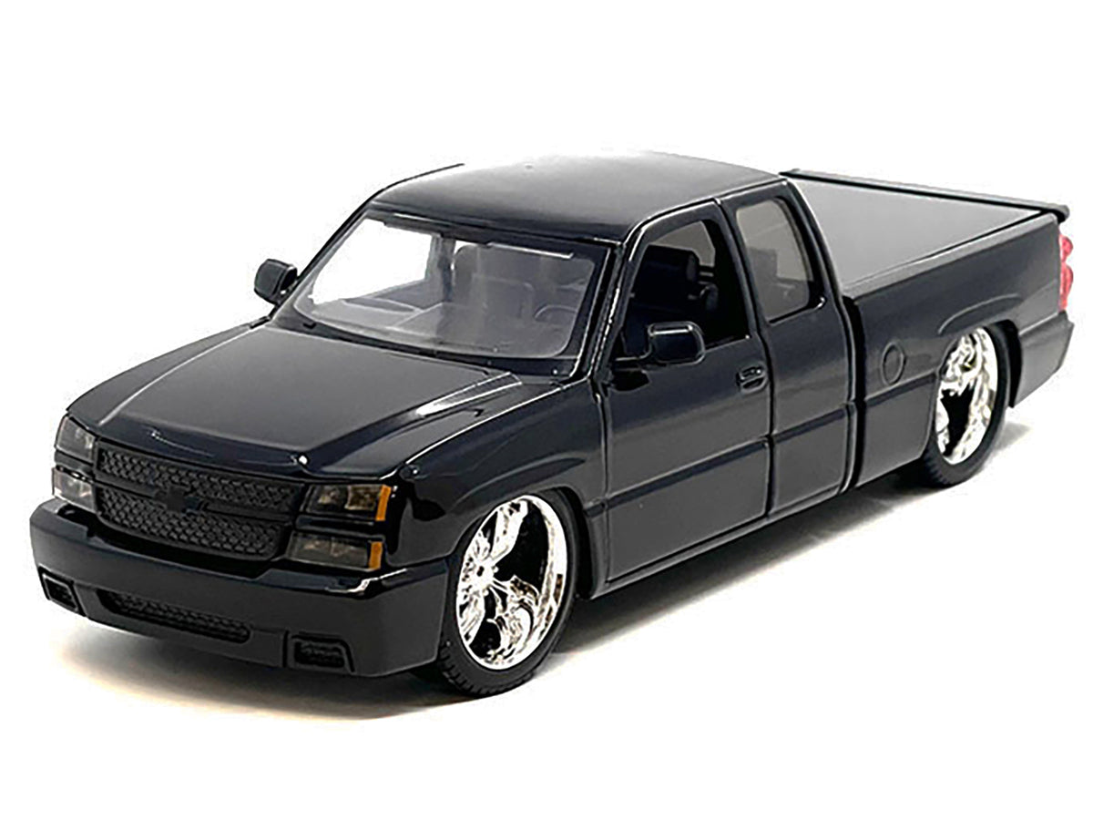 2006 Chevrolet Silverado Custom Pickup Truck Black "Die-Cast Collection" Series 1/25 Diecast Model Car