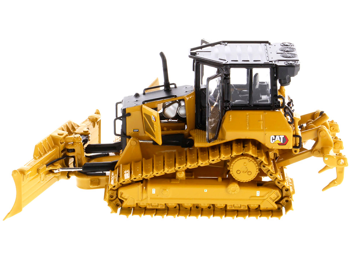 CAT Caterpillar D5 LGP VPAT Track Type Tractor Dozer Yellow with Operator "High Line" Series 1/50 Diecast Model