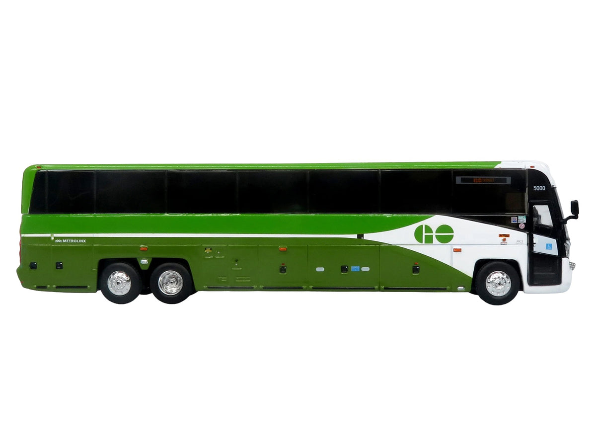 MCI D4520 Commuter Coach Bus "GO Transit" Green and White "The Bus & Motorcoach Collection" Limited Edition to 504 pieces Worldwide 1/87 (HO) Scale Diecast Model