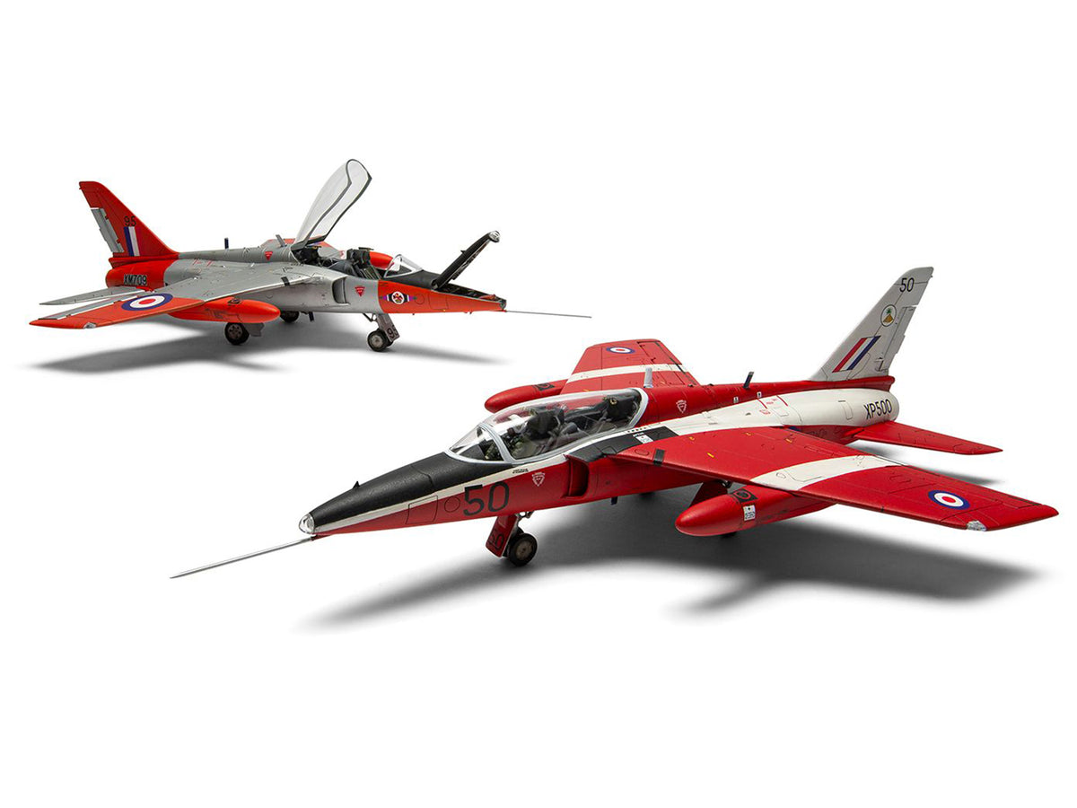 Level 2 Model Kit Folland Gnat T.1 Fighter Aircraft with 2 Scheme Options 1/48 Plastic Model Kit