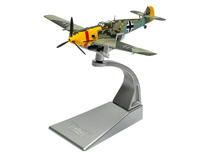 Messerschmitt Bf 109E-4/B Jabo Fighter-Bomber Aircraft "Oberleutnant Walter Rupp 3./JG53 RAF Manston Battle of Britain" (1940) German Luftwaffe "The Aviation Archive" Series 1/72 Diecast Model