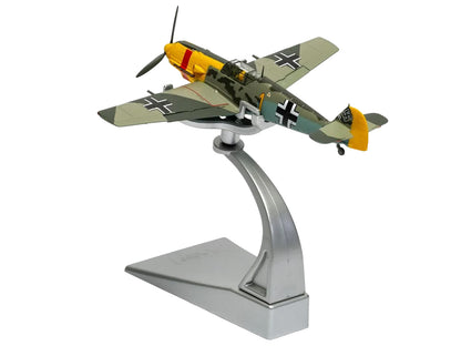 Messerschmitt Bf 109E-4/B Jabo Fighter-Bomber Aircraft "Oberleutnant Walter Rupp 3./JG53 RAF Manston Battle of Britain" (1940) German Luftwaffe "The Aviation Archive" Series 1/72 Diecast Model