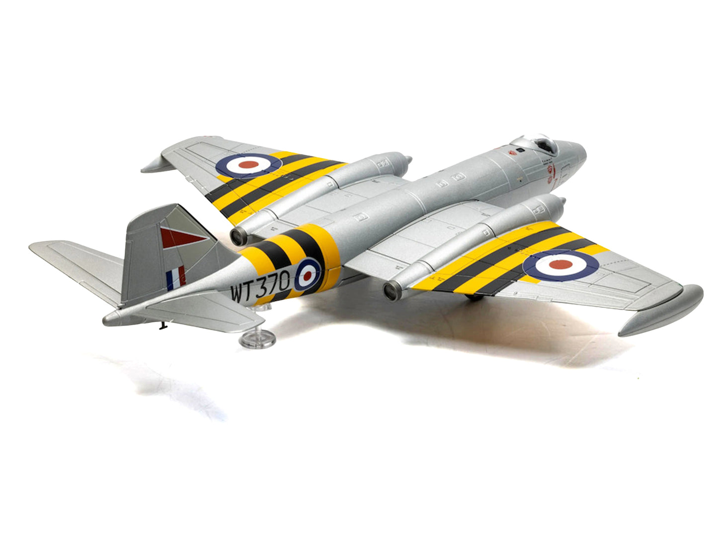 English Electric Canberra B.6 Aircraft "WT370 Wg. Cdr. Paul Mallorie No.139 Squadron Operation Musketeer" (1956) Royal Air Force "The Aviation Archive" Series 1/72 Diecast Model Car
