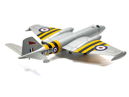 English Electric Canberra B.6 Aircraft "WT370 Wg. Cdr. Paul Mallorie No.139 Squadron Operation Musketeer" (1956) Royal Air Force "The Aviation Archive" Series 1/72 Diecast Model Car