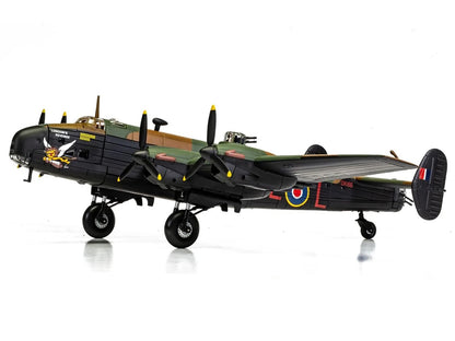 Handley Page Halifax MkV Bomber Aircraft "DK186 London’s Revenge - L for Lana No. 427 Squadron RAF Leeming" (1943) Royal Canadian Air Force "The Aviation Archive" Series 1/72 Diecast Model