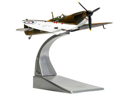 Supermarine Spitfire MkI Fighter Aircraft "P9443 ZD-D Flight Lieutenant Douglas Bader No. 222 Squadron Battle of Britain" (1940) Royal Air Force "The Aviation Archive" Series 1/72 Diecast Model