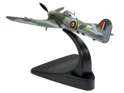 Hawker Typhoon Mk.IB Fighter-Bomber Aircraft "MP126 No.247 Squadron Gerald Stapleton RAF Eindhoven Holland" (1944) Royal Air Force "Oxford Aviation" Series 1/72 Diecast Model Airplane