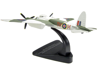 DeHavilland Mosquito FB MKVI Combat Aircraft "Sqd. Ldr. Robert Allen Kip and Flt. Lt. Peter Huletsky Holmsley South" (1944) Royal Air Force "Oxford Aviation" Series 1/72 Diecast Model Airplane