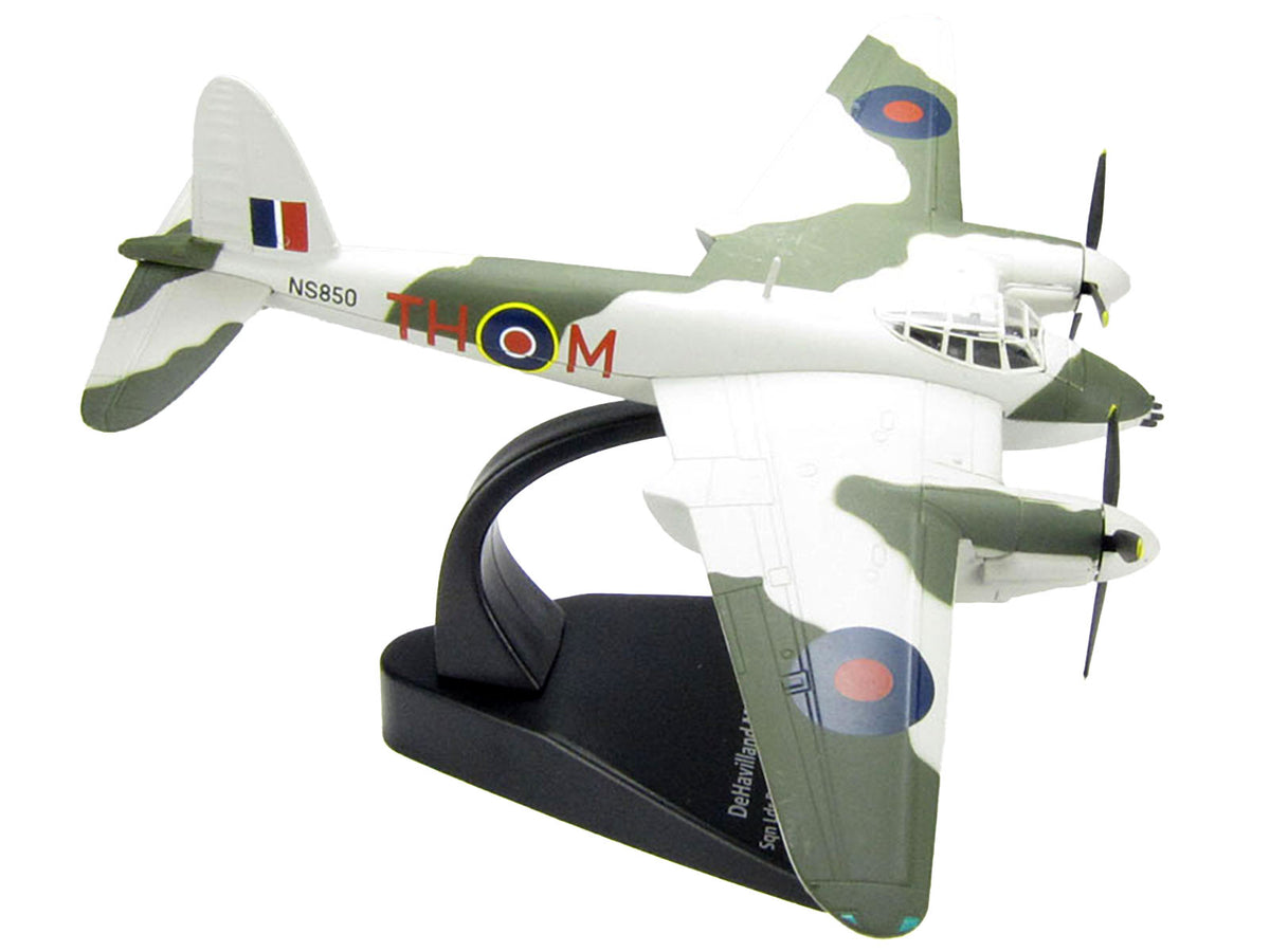 DeHavilland Mosquito FB MKVI Combat Aircraft "Sqd. Ldr. Robert Allen Kip and Flt. Lt. Peter Huletsky Holmsley South" (1944) Royal Air Force "Oxford Aviation" Series 1/72 Diecast Model Airplane