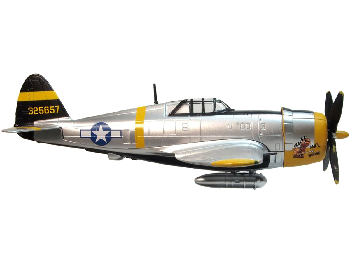 Republic P-47D Thunderbolt Fighter Plane USAAF "Captain Daniel Boone 333rd Fighter Squadron 318th Fighter Group" "Oxford Aviation" Series 1/72 Diecast Model Airplane