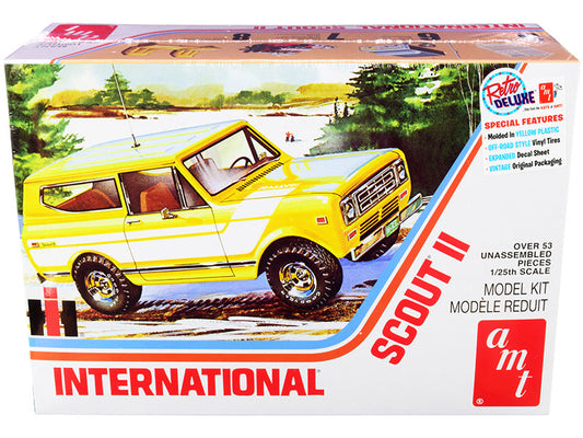 Skill 2 Model Kit IH International Harvester Scout II 1/25 Scale Model