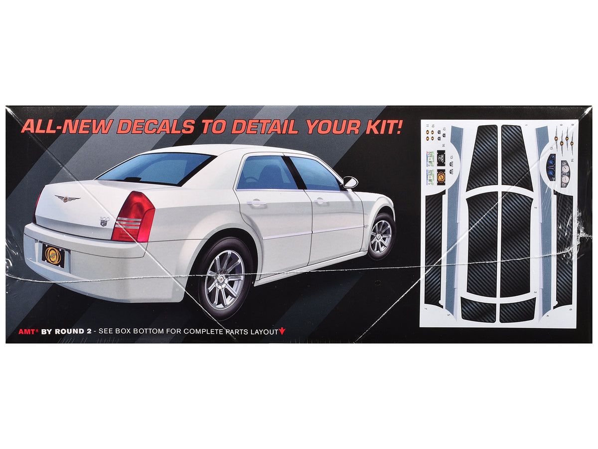 Skill 2 Model Kit 2005 Chrysler 300C 1/25 Scale Model