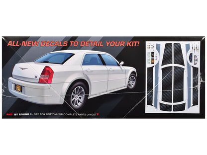 Skill 2 Model Kit 2005 Chrysler 300C 1/25 Scale Model