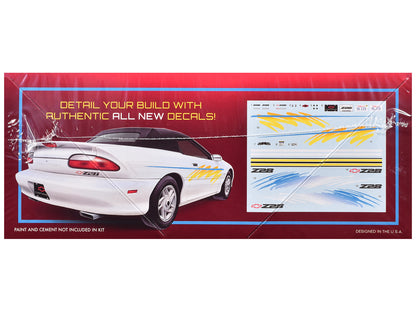 Skill 2 Model Kit 1996 Chevrolet Camaro Z28 Convertible 1/25 Scale Model