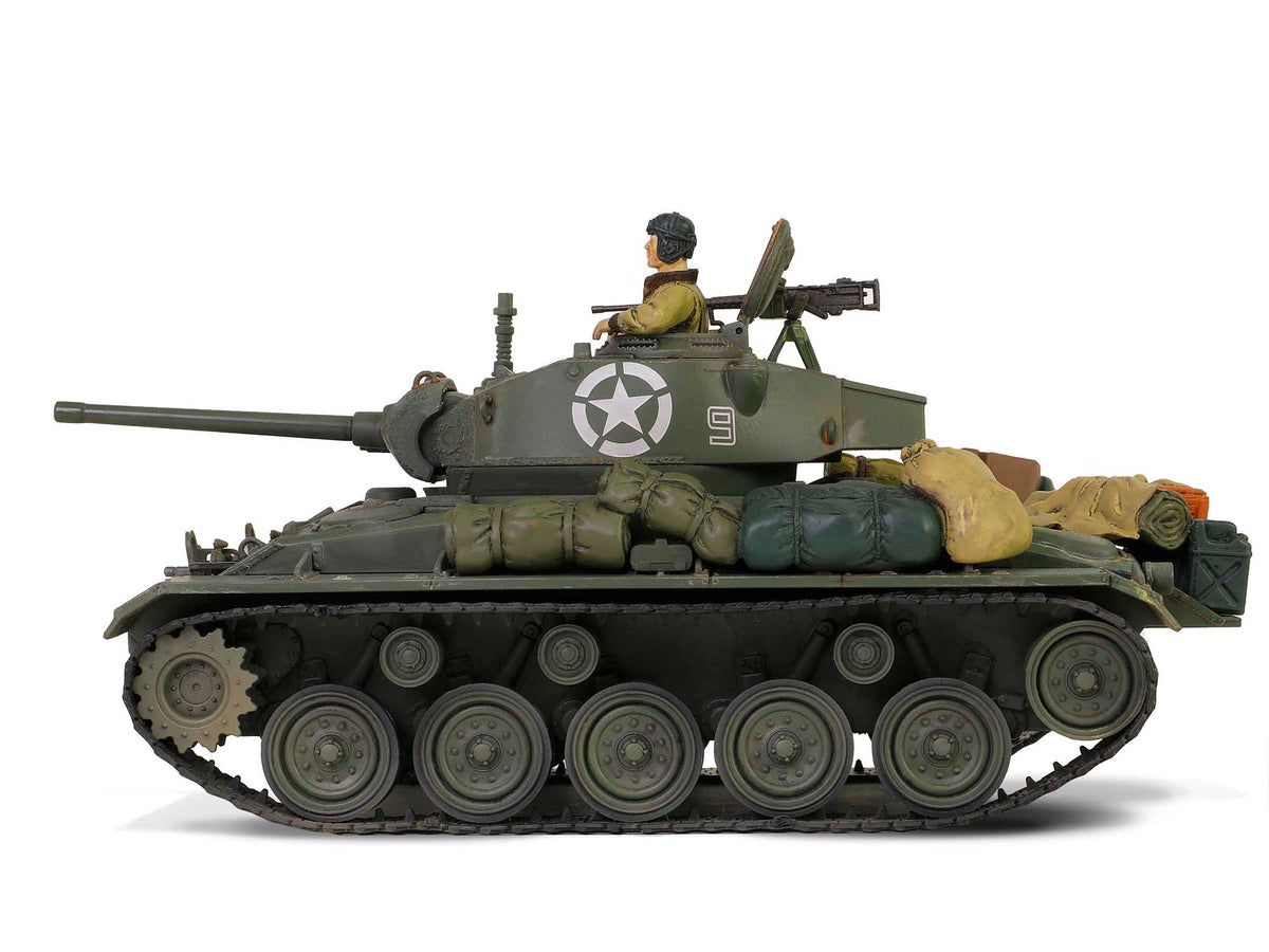 M24 Chaffee Light Tank "8th Armored Division 36th Tank Batallion, Rheinberg Germany World War II" (1945) United States Army "Armoured Fighting Vehicle" Series 1/32 Diecast Model