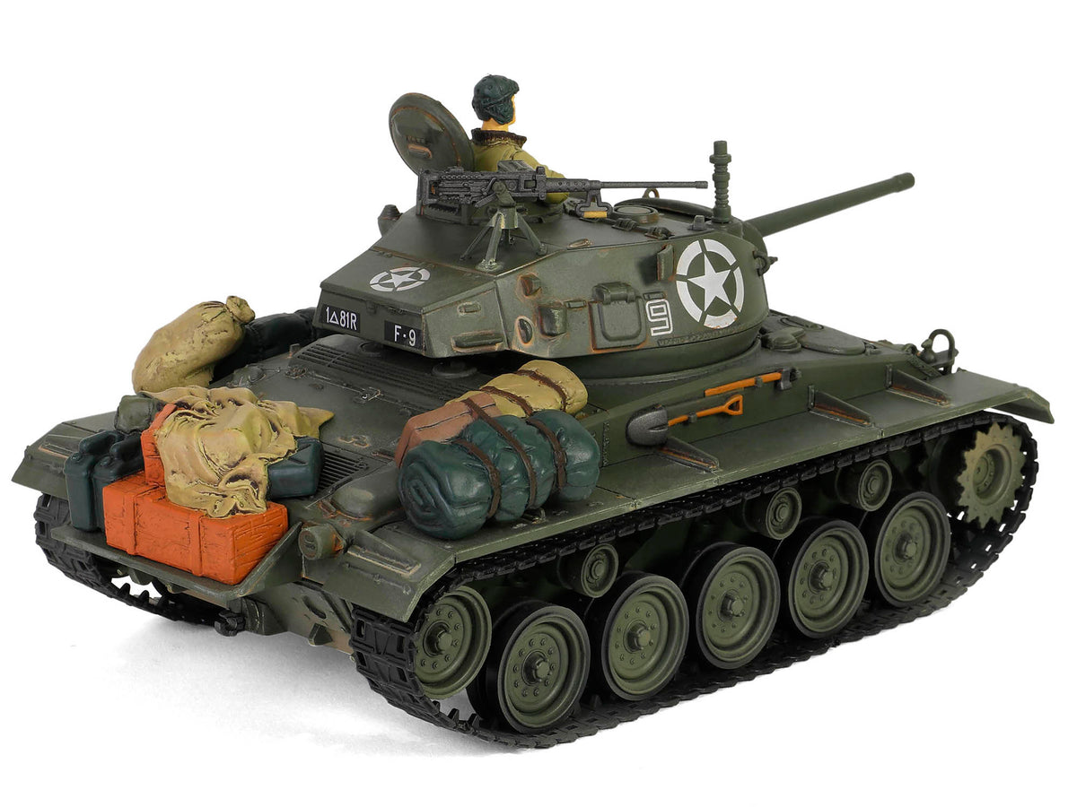 M24 Chaffee Light Tank "8th Armored Division 36th Tank Batallion, Rheinberg Germany World War II" (1945) United States Army "Armoured Fighting Vehicle" Series 1/32 Diecast Model