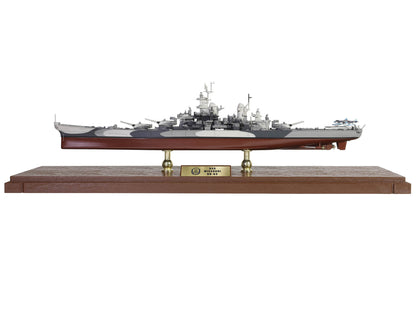 USS Missouri (BB-63) Iowa-class Battleship "Battle of Okinawa" (1945) United States Navy (Full Hull Edition) "Battleship" Series 1/700 Diecast Model